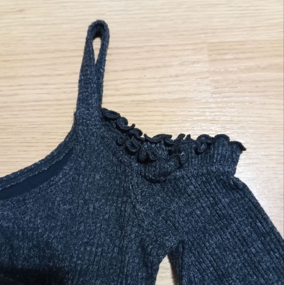 Hollister cold shoulder bodycin dress.  EUC.  SIZE XS - Picture 3 of 9